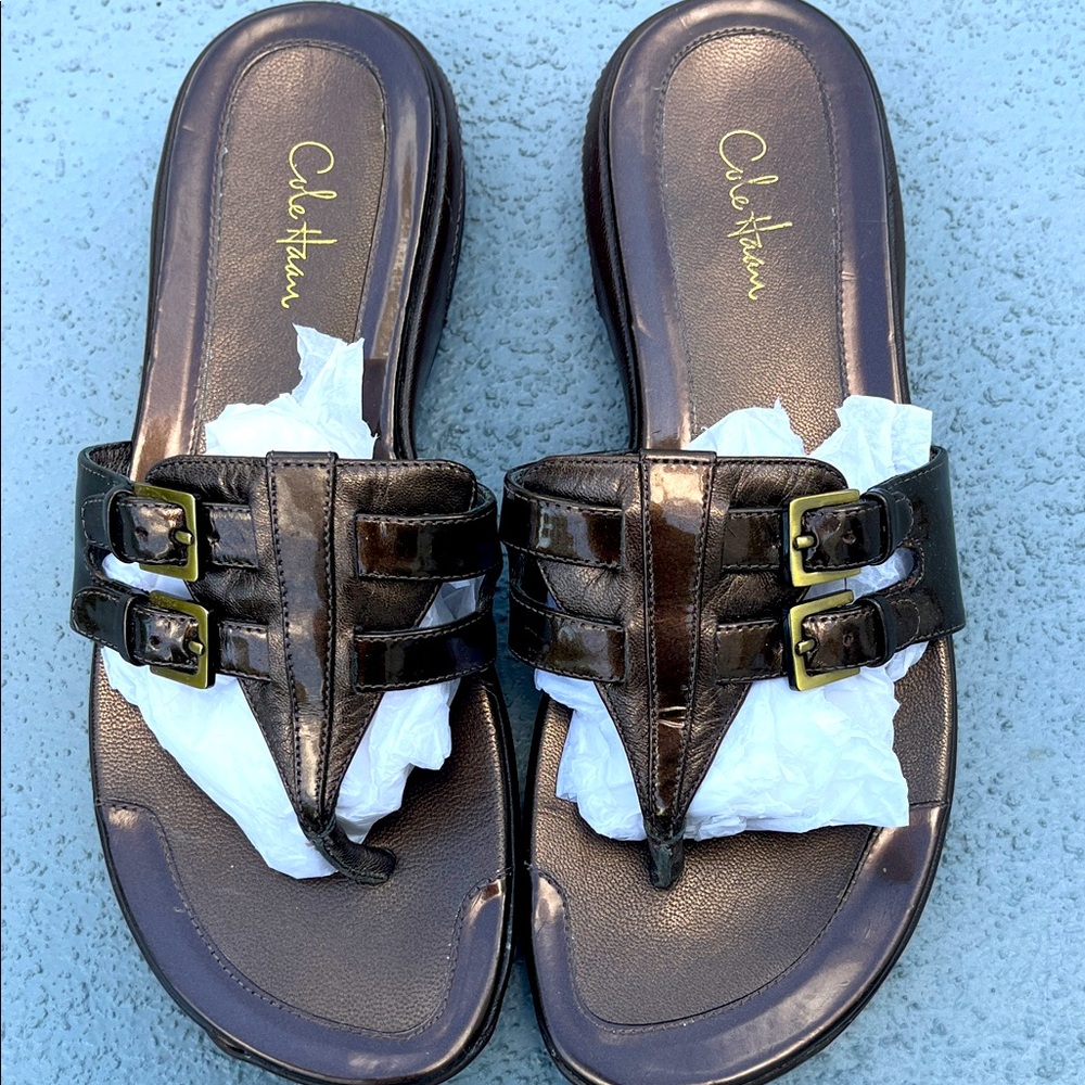 COLE HAAN💕NEW 💕 Brown Leather Thong Sandals with Buckles Size. 7 1/2